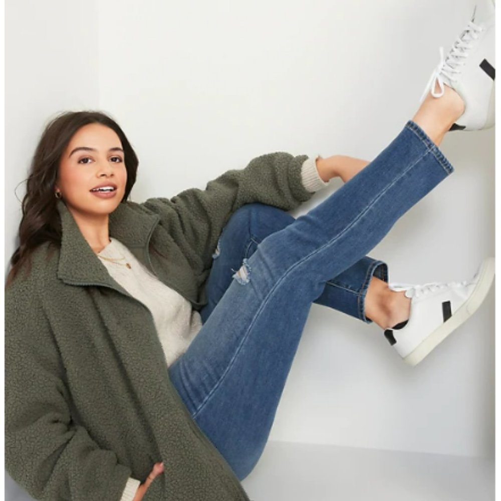 NWT Old Navy Power Straight Distressed Denim Size 6